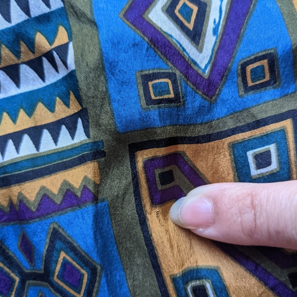 Pre-Columbian Totem Pole Design Scarf - Picture 4 of 5